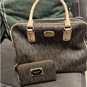 Used Michael Kors bag and small wallet